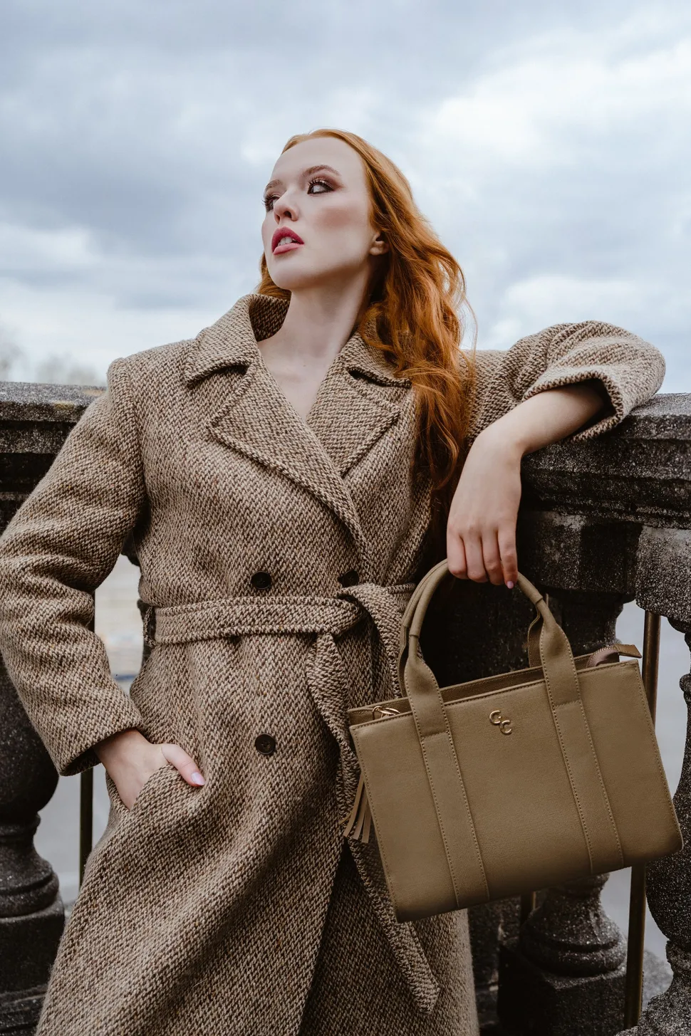 Medium Tote Sand Canvas